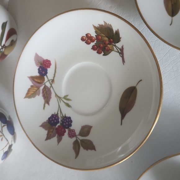 Royal Worcester "Evesham Gold" Cup and Saucer Set of 6 1961 Vintage - Picture 4 of 8